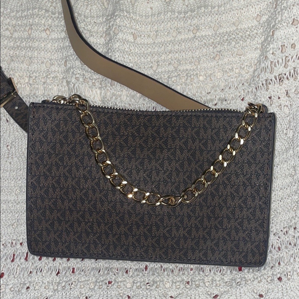 Elegant Brown Crossbody Bag with Chain Detail